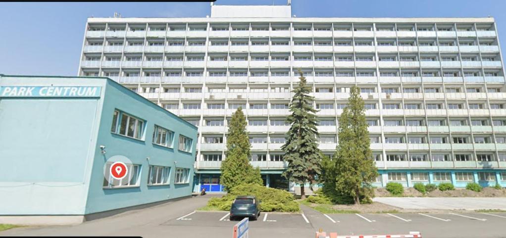 Parkcentrum Lowcost Hotel Near Center Of Ostrava Bagian luar foto